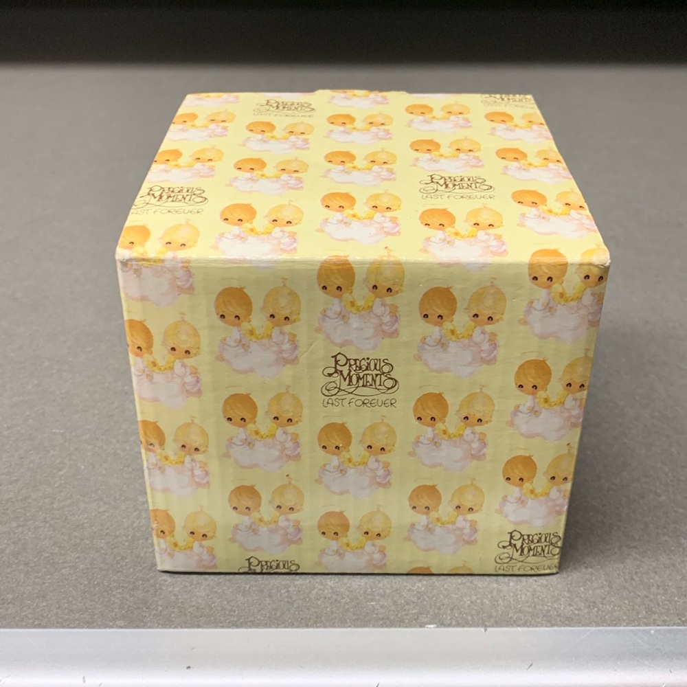 Avon Enesco Precious Moments Figurine Monthly Blossoms August New Factory Sealed